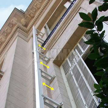 Mini-JOMY Ladder installed at a distance from the facade Mini-JOMY Ladder installed at a distance from the façade thanks to special mounting brackets.